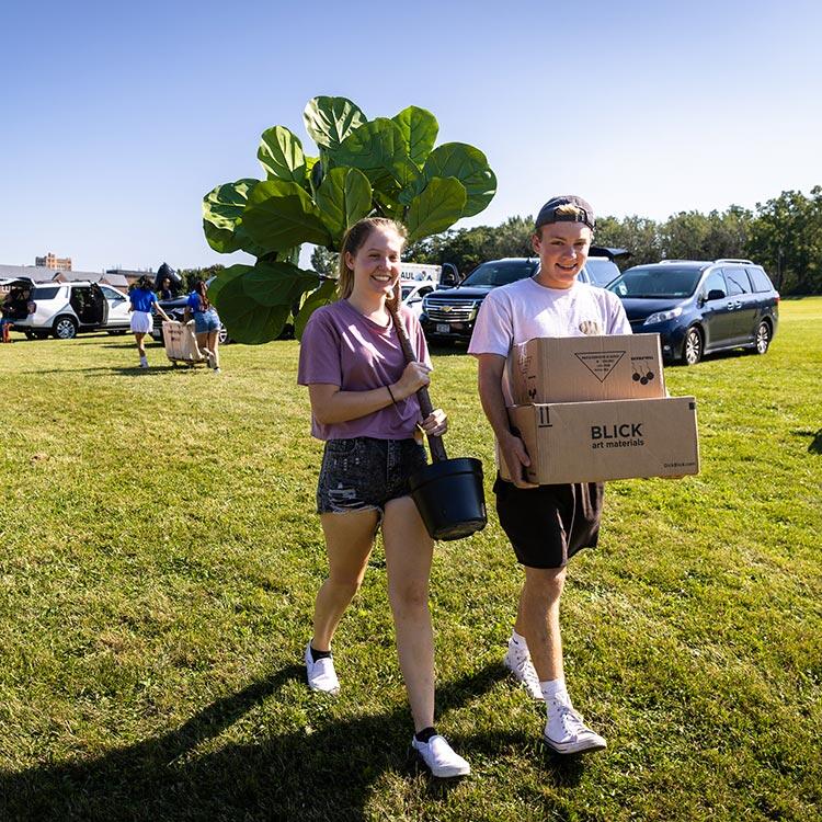 move-in day 2022 students with plant