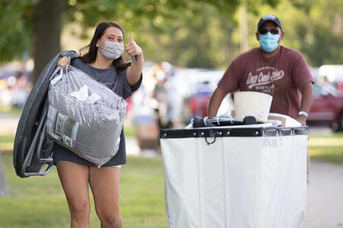 Students Move In