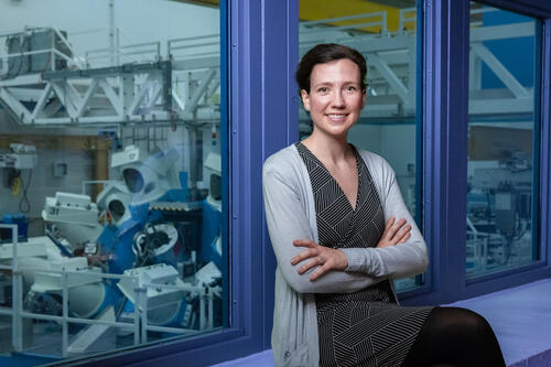 Danae Polsin '13 at the University of Rochester laser lab. (SUNY Geneseo/Matt Burkhartt)